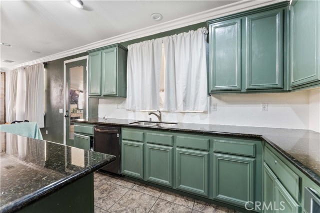 Detail Gallery Image 15 of 34 For 4803 Hawk Ridge Ave, Fontana,  CA 92336 - 4 Beds | 3/1 Baths