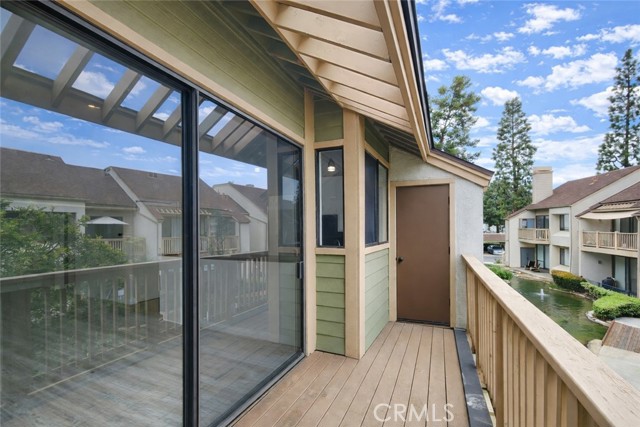 Image 18 of 39 For 10520 Lakeside  L