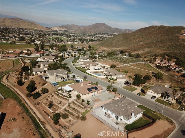 5505 Sunset Ridge Drive, Jurupa Valley CA: https://media.crmls.org/medias/e2459b98-81ec-4ca8-a59f-ddbfb9ba404f.jpg