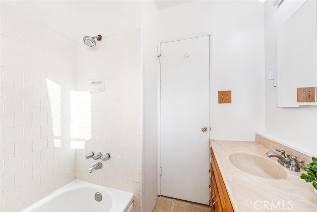 Detail Gallery Image 33 of 51 For 13846 Eastbrook Ave, Bellflower,  CA 90706 - 3 Beds | 1/1 Baths