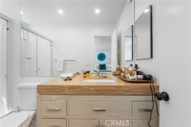 304 Larkspur Avenue, Corona del Mar CA: https://media.crmls.org/medias/e2462848-1ccf-44a2-9bba-81cf3e130405.jpg
