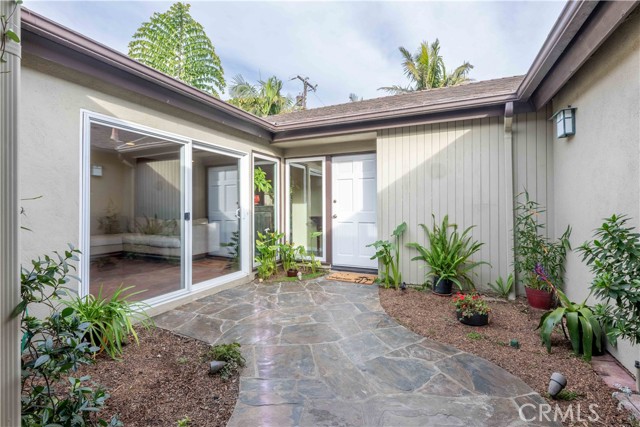 Detail Gallery Image 11 of 48 For 22042 Catalina Cir, Huntington Beach,  CA 92646 - 4 Beds | 2 Baths