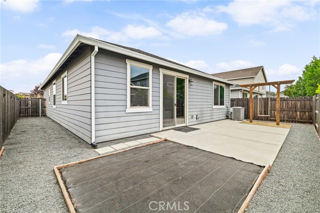 2851 Pin Oak Lane, Chico CA: https://media.crmls.org/medias/e246e238-f9bc-42bf-9d41-5dac7163b215.jpg