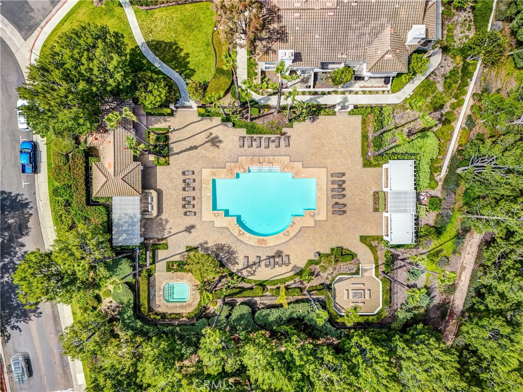https://media.crmls.org/medias/e247920d-091e-44e9-9886-c26a0d16b141.jpg?preset=X-Large