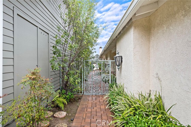 Detail Gallery Image 2 of 30 For 2103 Yacht Wanderer, Newport Beach,  CA 92660 - 3 Beds | 2/1 Baths