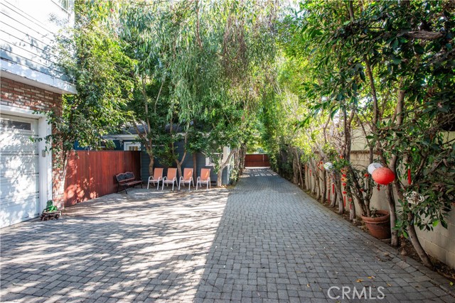 Detail Gallery Image 27 of 37 For 12413 Westminster Ave, Los Angeles,  CA 90066 - 6 Beds | 5 Baths