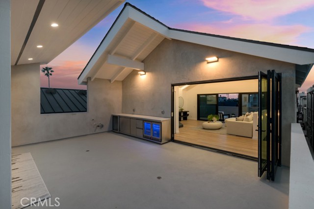 58 66th Place, Long Beach CA: https://media.crmls.org/medias/e248421c-f0f3-43f8-9133-7961ca544f03.jpg