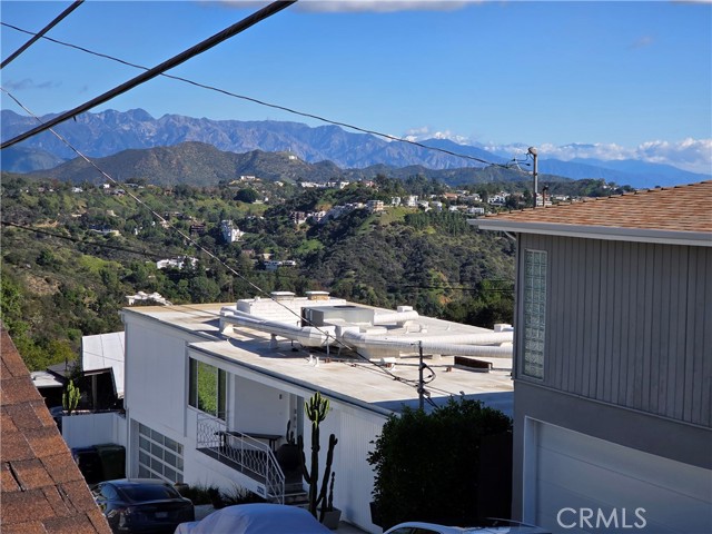 Detail Gallery Image 6 of 9 For 2211 Ridgemont, Los Angeles,  CA 90046 - 3 Beds | 2 Baths