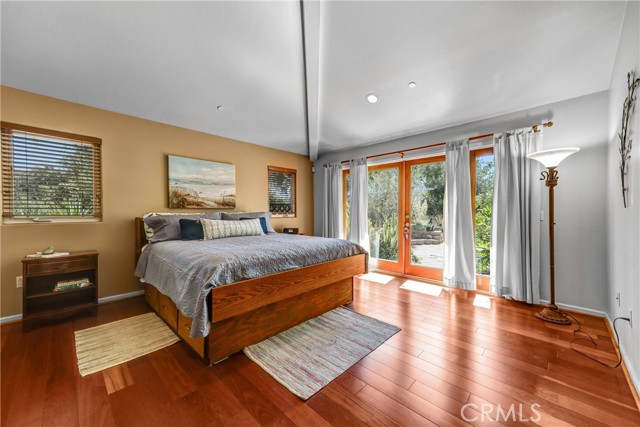10345 McBroom Street, Sunland CA: https://media.crmls.org/medias/e2487bdf-cb55-4ee4-9096-657020357a6b.jpg