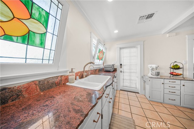 Detail Gallery Image 10 of 35 For 4049 E 15th, Long Beach,  CA 90804 - 3 Beds | 2 Baths