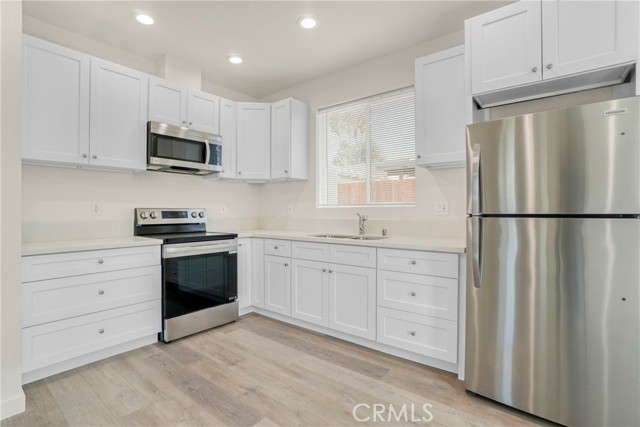 Detail Gallery Image 6 of 19 For 17305 Willard Ave, Northridge,  CA 91325 - 2 Beds | 2/1 Baths