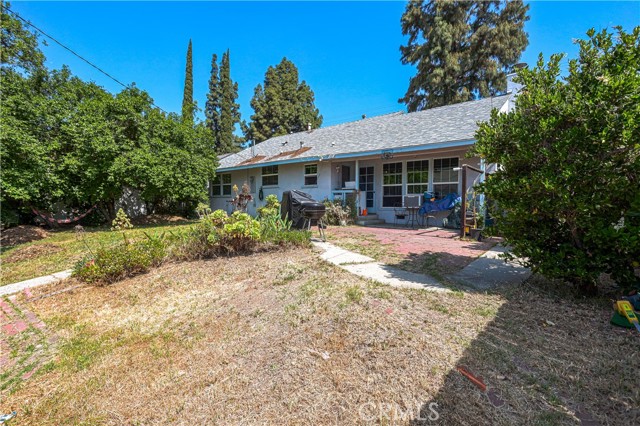 17062 San Fernando Mission Boulevard, Granada Hills CA: https://media.crmls.org/medias/e249702e-1b47-41a4-96fb-b91531145054.jpg