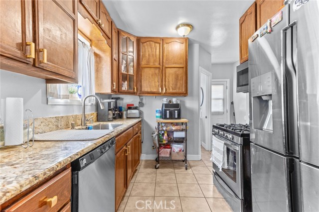 225 S Kern Avenue, Los Angeles CA: https://media.crmls.org/medias/e249b983-18a5-4344-baa9-198e29a5bb57.jpg