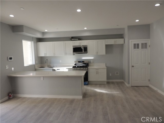 Detail Gallery Image 6 of 15 For 22735 Del Valle St #1,  Woodland Hills,  CA 91364 - 2 Beds | 1 Baths