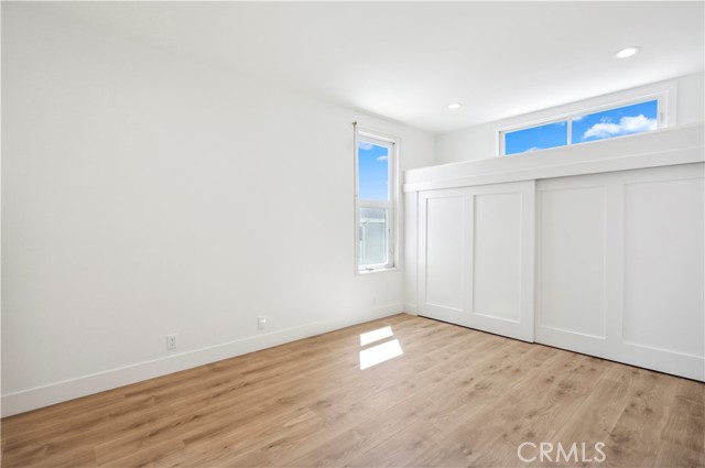 439 1/2 Carnation Avenue, Corona del Mar CA: https://media.crmls.org/medias/e24a30dc-32f2-475f-960d-eb4d93292de6.jpg