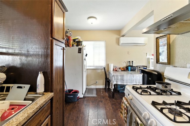 8876 Cypress Avenue, Riverside CA: https://media.crmls.org/medias/e24ac3f6-2b08-465a-993a-917615f55b80.jpg