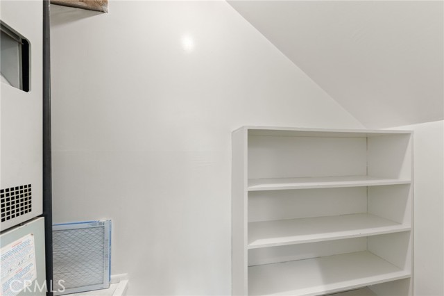 Detail Gallery Image 9 of 49 For 305 Robin Hood Ln, Costa Mesa,  CA 92627 - 5 Beds | 2/2 Baths