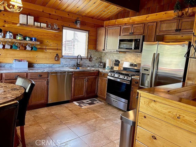 Detail Gallery Image 10 of 31 For 608 Kean Way, Big Bear City,  CA 92314 - 2 Beds | 1 Baths
