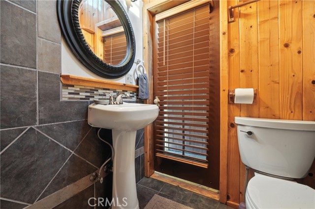 373 Redwood Lane, Crestline CA: https://media.crmls.org/medias/e24c16d2-302b-43da-a7e2-5774209f50e8.jpg