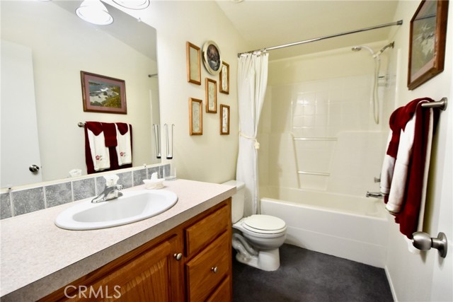 38727 State Highway 96, Klamath River CA: https://media.crmls.org/medias/e24c2c04-5cdb-4fb7-b59e-f5dc3e594ec1.jpg