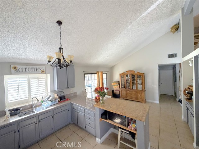 Detail Gallery Image 12 of 46 For 5102 Cantlewood, Palmdale,  CA 93552 - 4 Beds | 3 Baths