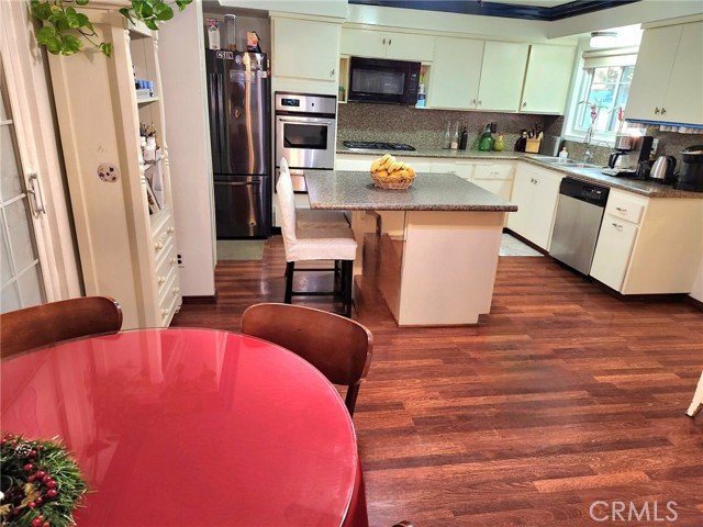 Detail Gallery Image 11 of 71 For 19755 Steinway St, Canyon Country,  CA 91351 - 3 Beds | 2 Baths