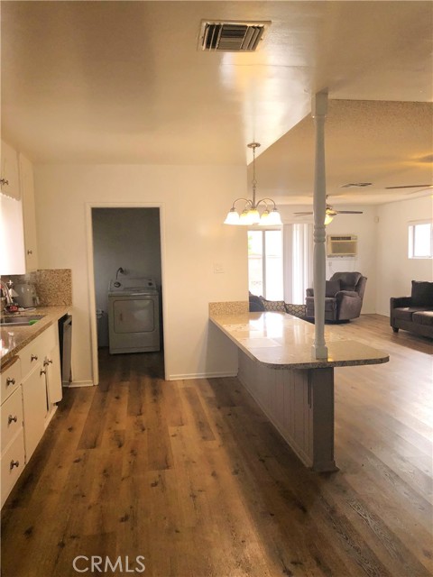 Detail Gallery Image 8 of 42 For 8808 Olive, Bellflower,  CA 90706 - 3 Beds | 2 Baths