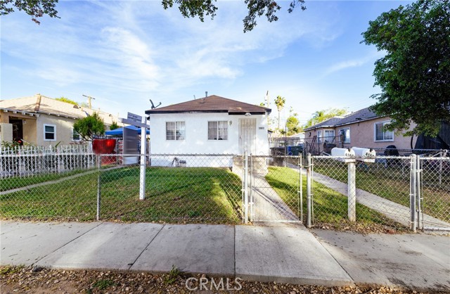4156 Dwight, Riverside CA: https://media.crmls.org/medias/e24da5ac-b91e-490b-b297-d120156d9175.jpg