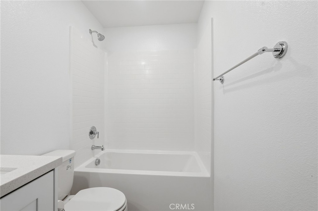 https://media.crmls.org/medias/e24dcd37-16d1-435f-8461-5a7d5b59f9bc.jpg?preset=X-Large