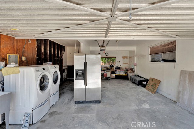 10125 Annetta Ave., South Gate CA: https://media.crmls.org/medias/e24defd7-0dc1-4cd0-af11-ebe98c309272.jpg