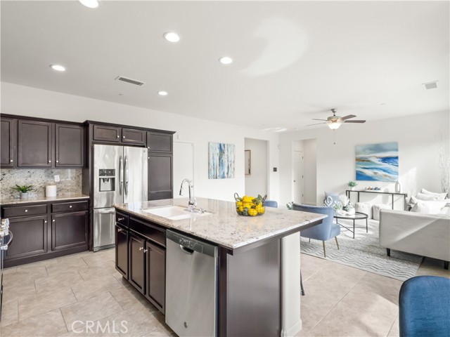 Detail Gallery Image 8 of 40 For 2318 Lombard, Clovis,  CA 93619 - 3 Beds | 2/1 Baths