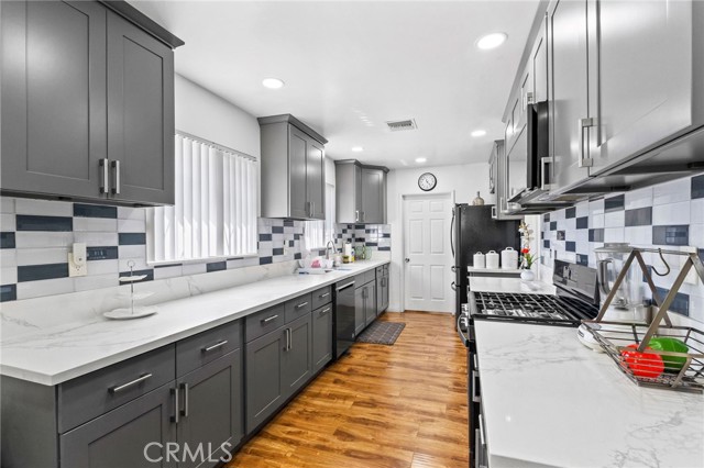 Detail Gallery Image 12 of 52 For 14870 Hubbard, Sylmar,  CA 91342 - 3 Beds | 2 Baths