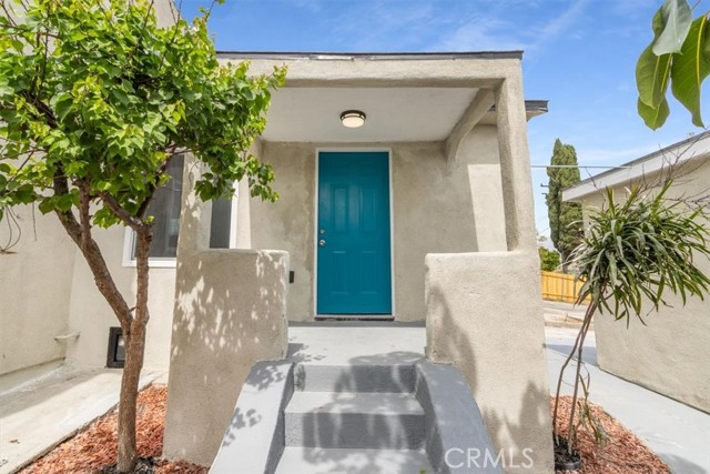 Detail Gallery Image 5 of 65 For 1521 N Bonnie Beach, Los Angeles,  CA 90063 - 5 Beds | 2/1 Baths