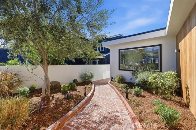 Detail Gallery Image 2 of 28 For 3521 Pine Ave, Manhattan Beach,  CA 90266 - 3 Beds | 2 Baths