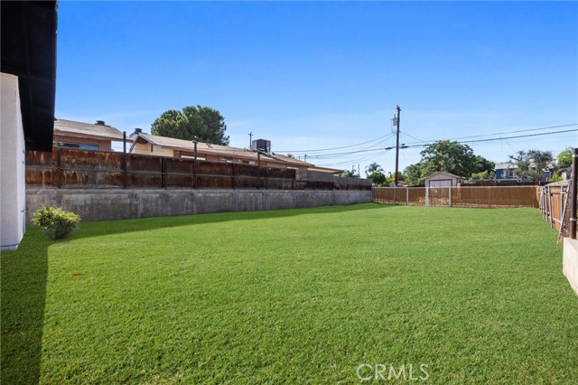 326 Water Street, Bakersfield CA: https://media.crmls.org/medias/e251da17-14f8-4ed6-ba3e-cd8ace0bf7cf.jpg