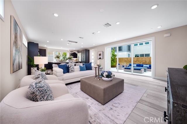 Detail Gallery Image 4 of 32 For 130 Chorus, Irvine,  CA 92618 - 3 Beds | 2/1 Baths