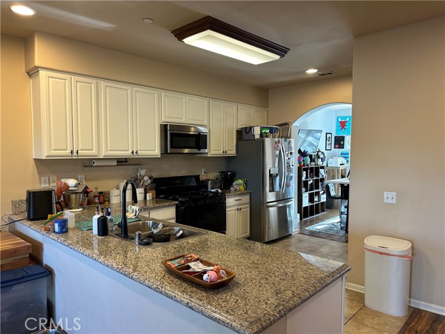 Detail Gallery Image 17 of 63 For 14193 Jicarilla Rd #302,  Apple Valley,  CA 92307 - 3 Beds | 2/1 Baths