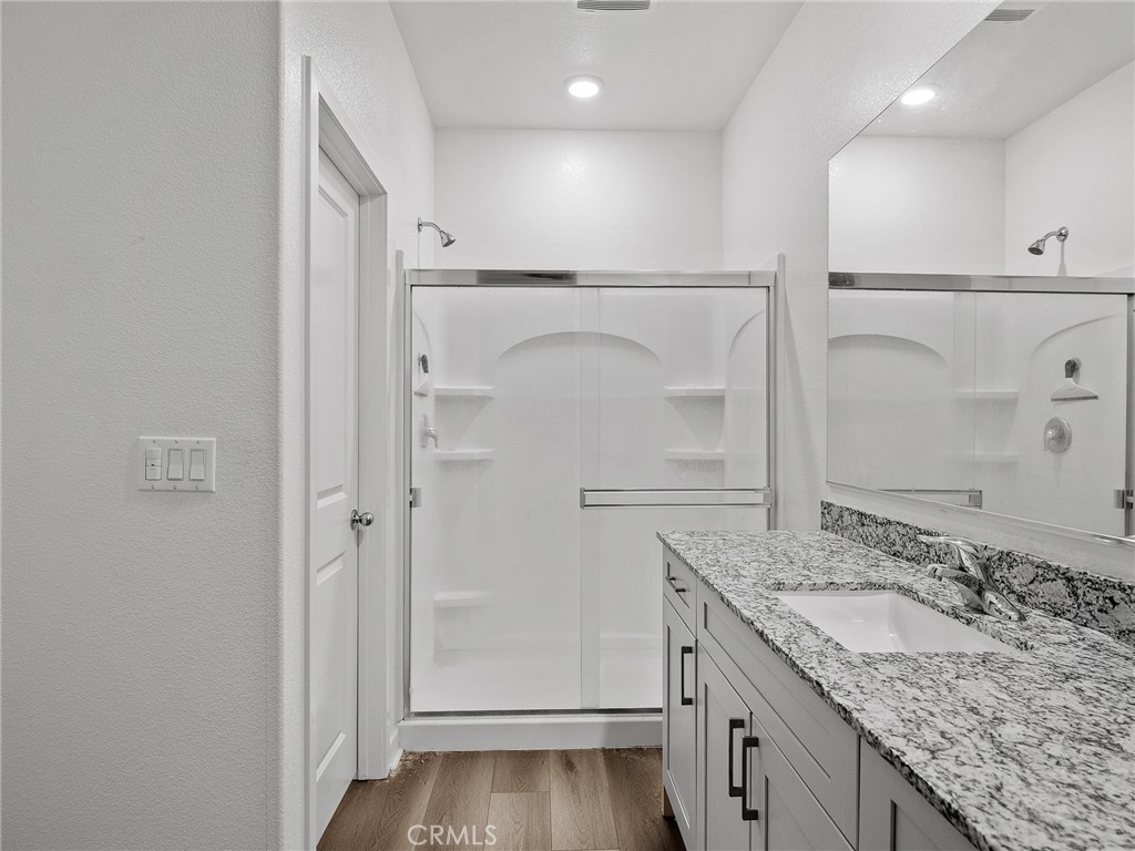 https://media.crmls.org/medias/e2549ee3-661c-4443-a3cf-6a1a2988e6f0.jpg?preset=X-Large