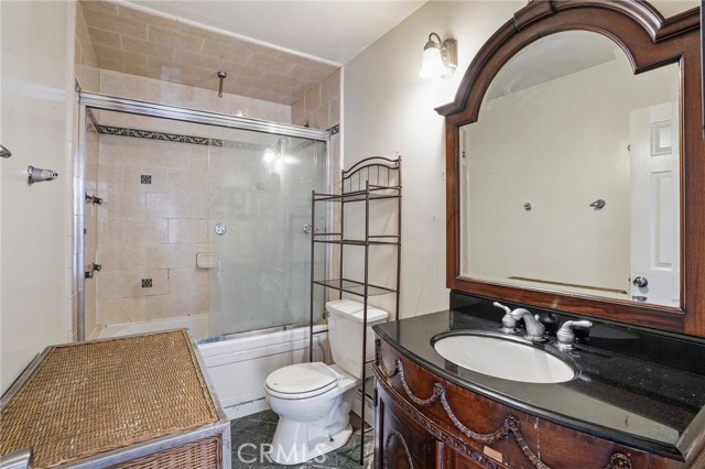 Detail Gallery Image 5 of 20 For 6355 Peach Ave, Van Nuys,  CA 91411 - 3 Beds | 1 Baths