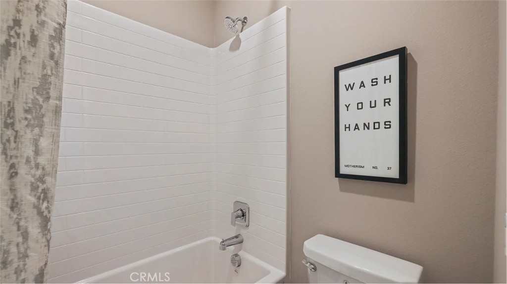 https://media.crmls.org/medias/e255e231-1ec6-405b-bd29-182869bb5520.jpg?preset=X-Large