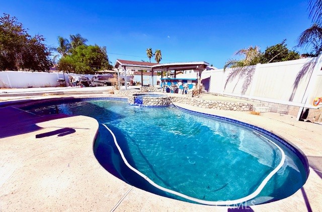 13804 Bellcrest Court, Moreno Valley CA: https://media.crmls.org/medias/e2560040-adb0-4410-8526-e1c141d225fc.jpg