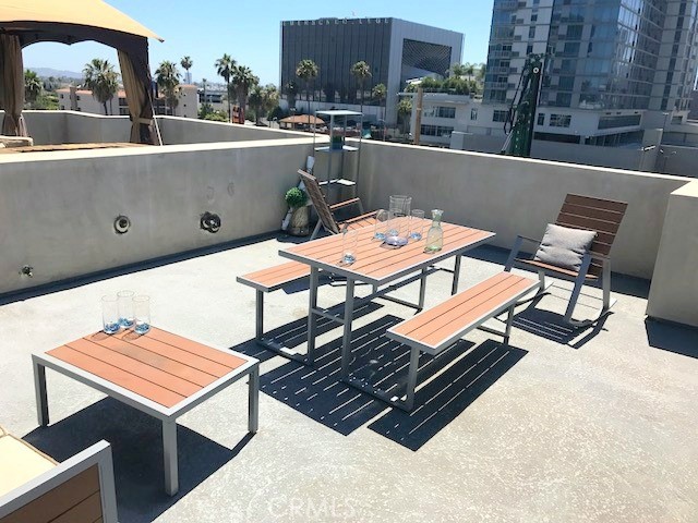 Perfect for morning coffee or any meal.