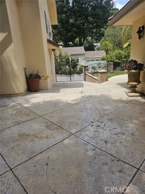 3946 Knobhill Drive, Sherman Oaks CA: https://media.crmls.org/medias/e2563ac7-1d1e-42da-8451-ceab1029f279.jpg