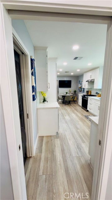 Detail Gallery Image 6 of 10 For 515 Myrtle St, Glendale,  CA 91203 - 3 Beds | 2 Baths