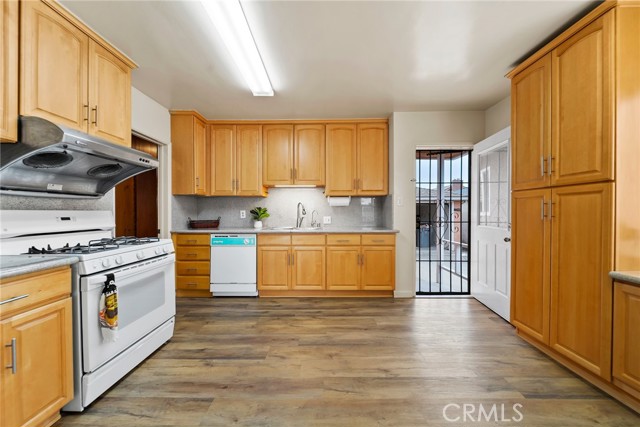 Detail Gallery Image 6 of 24 For 2034 W 165th St, Torrance,  CA 90504 - 3 Beds | 2 Baths