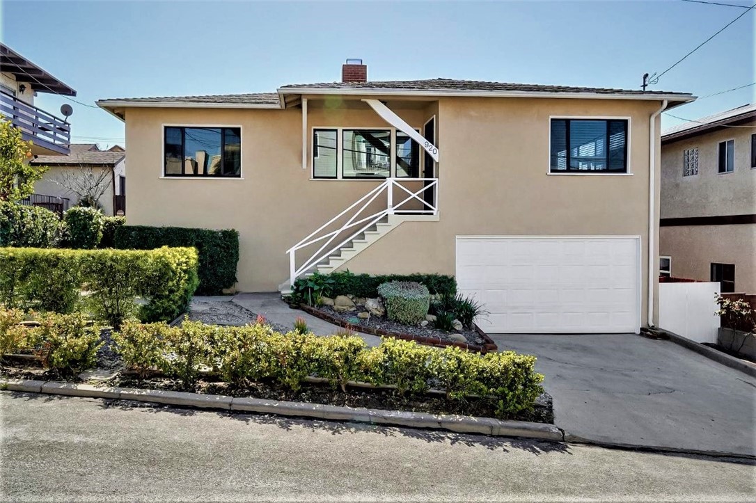 This is a 4 Bedroom 2 Full Bath 2,392 sq.ft. well maintained home with panoramic ocean & sunset views. There is a huge lower level bonus room with a separate entry featuring a 4th bedroom and a full bath. This is the perfect area for in-laws and guests.