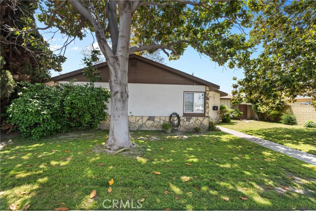 8252 McFadden Avenue, Midway City CA: https://media.crmls.org/medias/e257ede3-c4ef-4f55-be52-896b2b3b191a.jpg