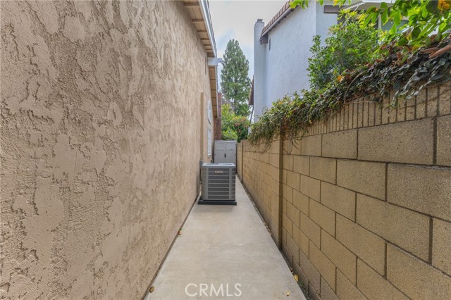 10281 Kings Street, Los Alamitos CA: https://media.crmls.org/medias/e2590918-ef7d-4ba2-b415-ad883d0c9b02.jpg