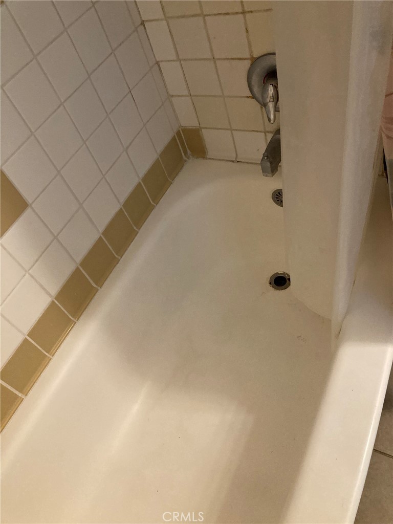 https://media.crmls.org/medias/e259a6ed-a580-43f1-a609-0a3043f802f4.jpg?preset=X-Large
