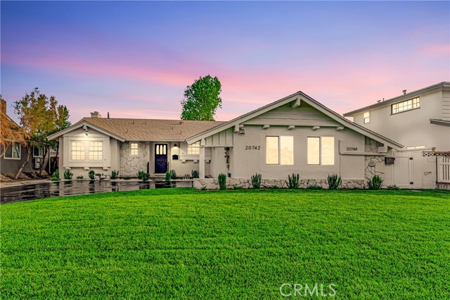 20742 Lull Street, Winnetka CA: https://media.crmls.org/medias/e259bc58-adfa-4070-8c96-a250a004dbdd.jpg